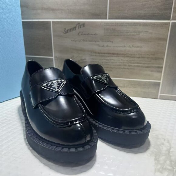 Pradas loafers❤️🔥❤️🔥❤️🔥 - Picture 2 of 6